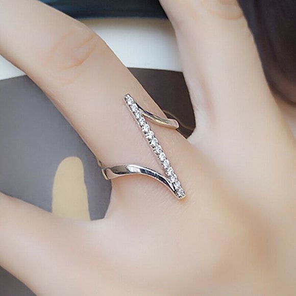 Elegant 925 Silver White Sapphire Ring New - Picture 2 of 5